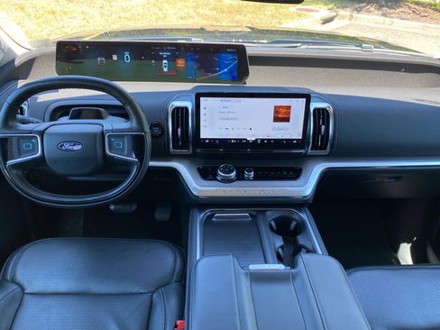 Certified 2025 Ford Expedition Platinum AWD/4WD image 12