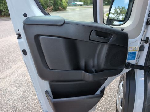 Used 2022 RAM ProMaster 2500 w/ Convenience Group FWD image 14