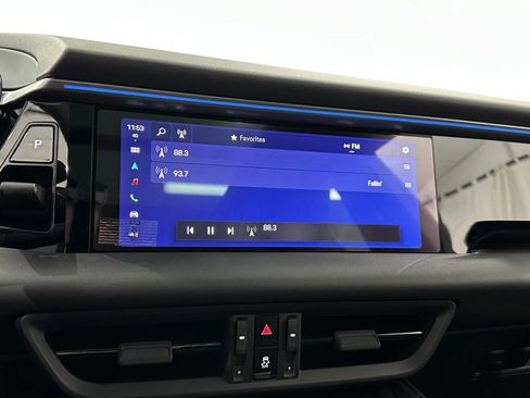 Certified 2025 Porsche Macan Electric image 39