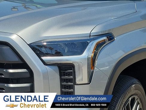 Used 2025 Toyota Tundra Limited AWD/4WD image 18