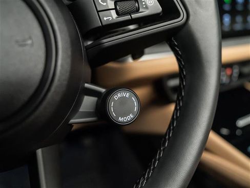 Certified 2025 Porsche Cayenne image 19