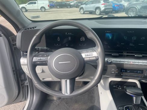 Used 2025 Hyundai Kona SEL image 32