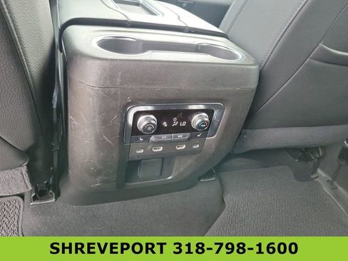 Used 2021 GMC Yukon XL Denali w/ Denali Premium Package AWD/4WD image 22