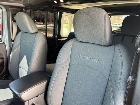 Used 2024 Jeep Wrangler Unlimited Sahara AWD/4WD image 14