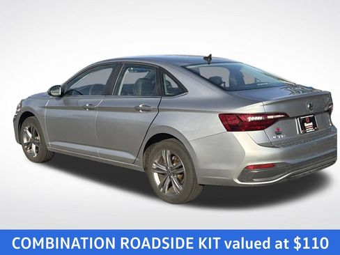 Certified 2023 Volkswagen Jetta SE FWD image 3