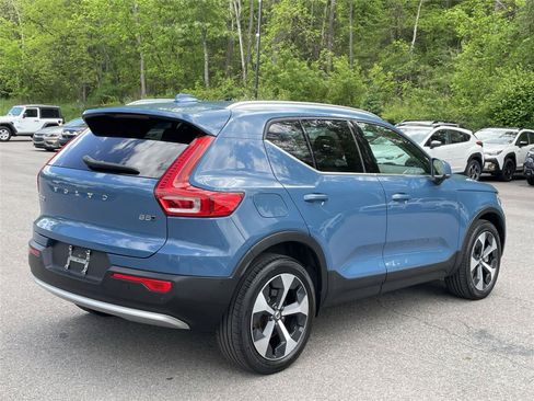 Used 2023 Volvo XC40 B5 Plus w/ Driver Assist Package AWD/4WD image 5