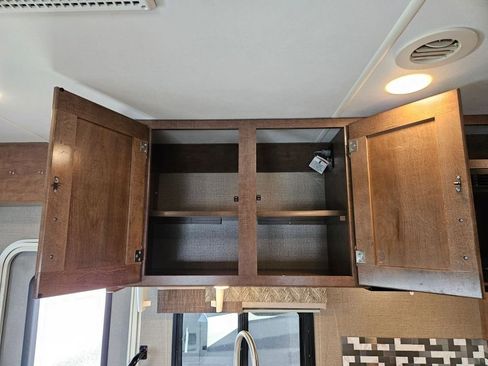 Used 2018 Ford E-450 and Econoline 450 Super Duty w/ Motorhome Prep Package image 23