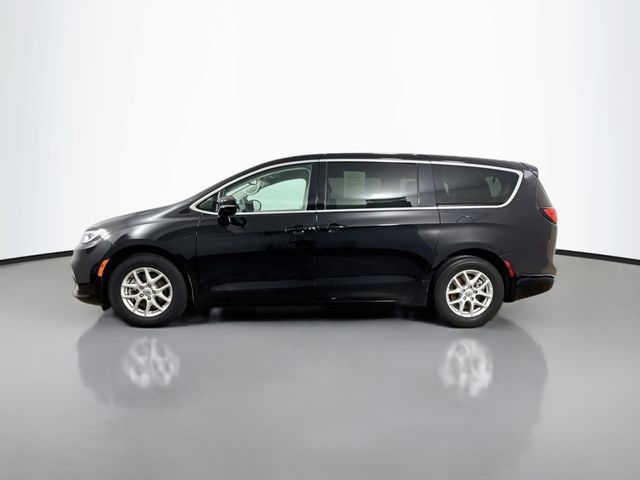 Used 2024 Chrysler Pacifica Touring-L FWD image 4
