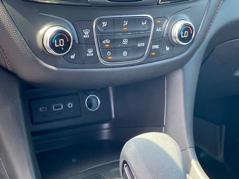Used 2022 Chevrolet Equinox RS w/ LPO, Cargo Package FWD image 12