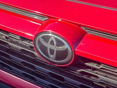 Used 2025 Toyota RAV4 XLE Premium FWD image 9