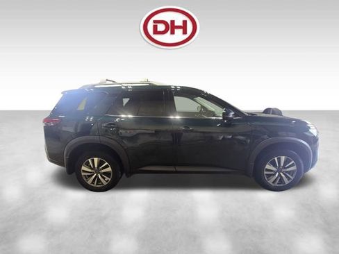 Used 2025 Nissan Pathfinder SL image 2