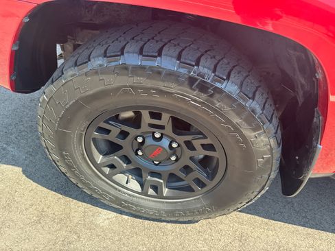 Used 2023 Toyota 4Runner TRD Off-Road Premium w/ Moonroof Package AWD/4WD image 6