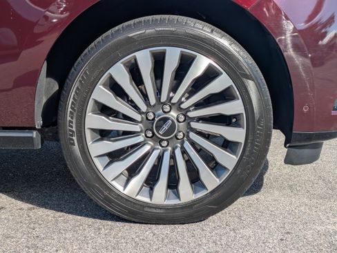 Used 2021 Lincoln Navigator Reserve image 11