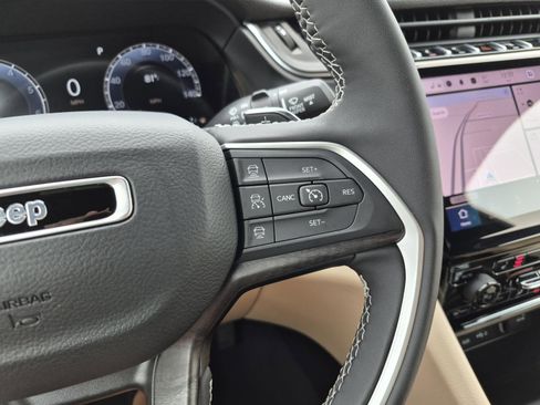 Used 2025 Jeep Grand Cherokee L Limited AWD/4WD image 23
