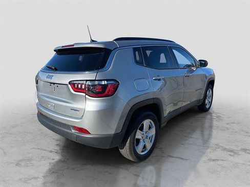 Used 2022 Jeep Compass Latitude image 4