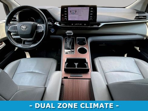 Used 2024 Toyota Sienna XLE AWD/4WD image 7
