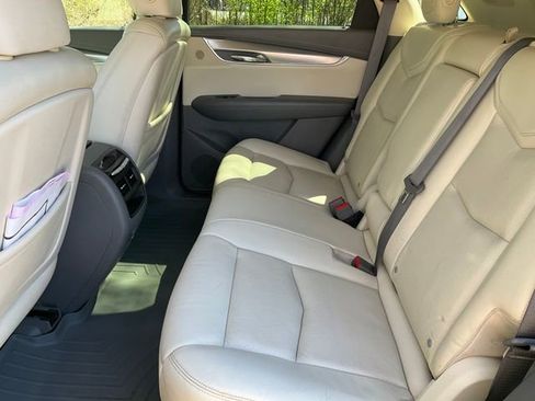 Used 2017 Cadillac XT5 Premium Luxury image 17