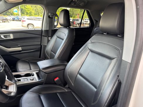 Certified 2023 Ford Explorer XLT w/ Equipment Group 202A AWD/4WD image 23