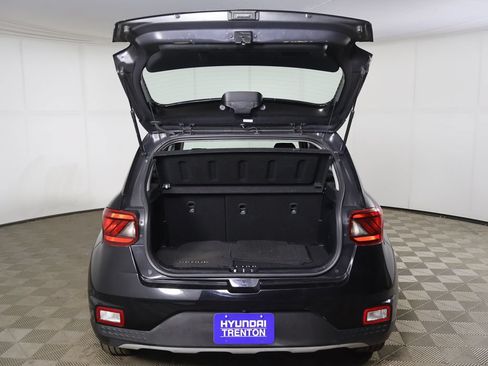 Used 2020 Hyundai Venue SEL FWD image 12
