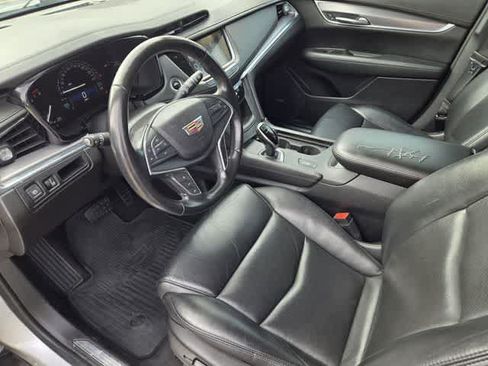 Used 2019 Cadillac XT5 Luxury FWD image 2
