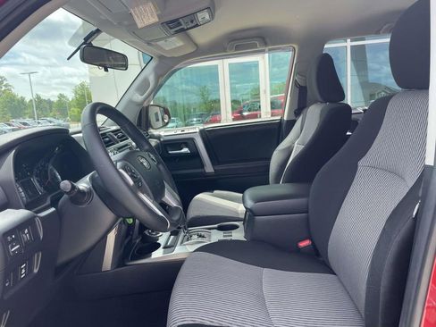 Used 2015 Toyota 4Runner SR5 AWD/4WD image 13