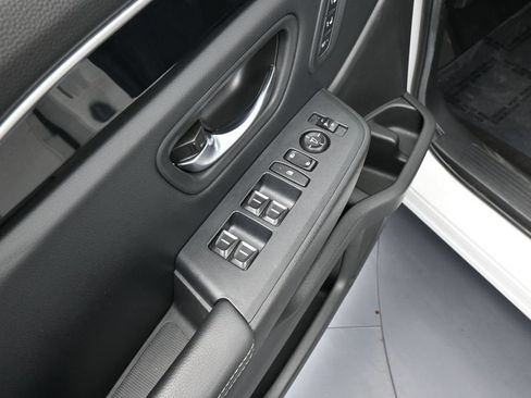 Used 2025 Honda Pilot EX-L image 13