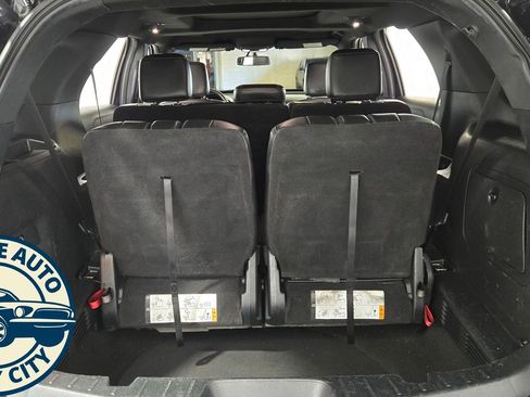 Used 2018 Ford Explorer XLT w/ Equipment Group 202A AWD/4WD image 36