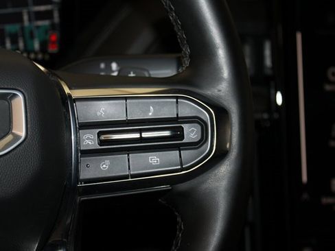 Used 2025 GMC Yukon Denali w/ Advanced Technology Package image 32