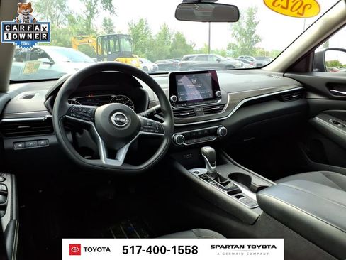 Used 2025 Nissan Altima 2.5 SV AWD/4WD image 13