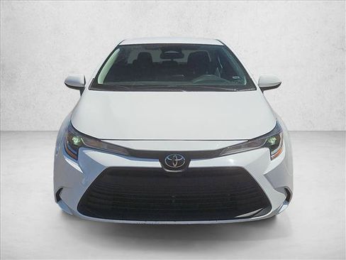 Used 2025 Toyota Corolla LE FWD image 2