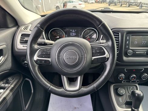 Used 2018 Jeep Compass Latitude w/ Cold Weather Group AWD/4WD image 28