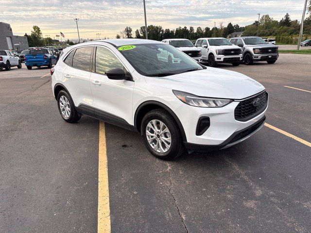 Used 2024 Ford Escape Active w/ Tech Pack #1 AWD/4WD image 1