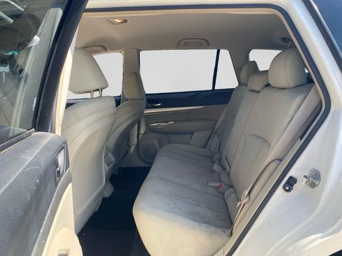 Used 2011 Subaru Outback 2.5i Premium w/ All-Weather Pkg AWD/4WD image 12