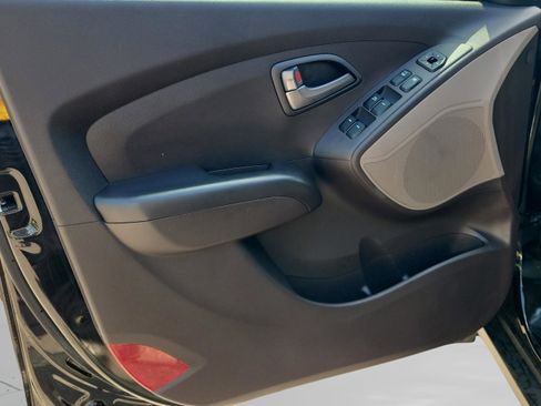 Used 2014 Hyundai Tucson GLS image 16