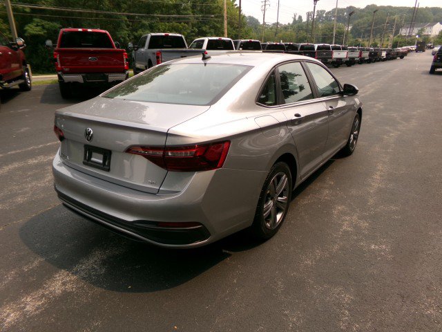 Used 2023 Volkswagen Jetta SE w/ Panoramic Sunroof Package FWD image 7
