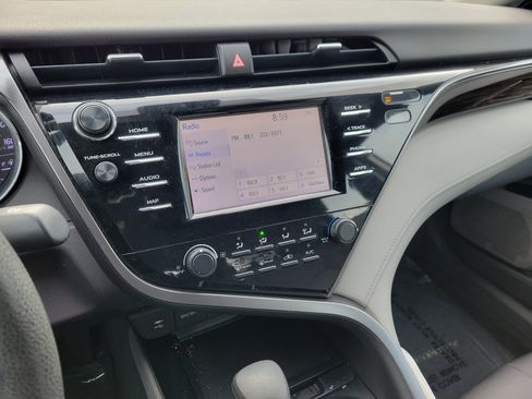 Used 2019 Toyota Camry LE image 27