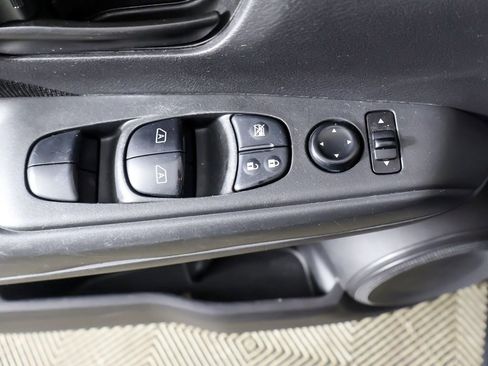 Used 2022 Nissan Kicks S FWD image 33