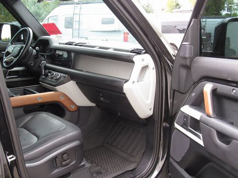 Used 2022 Land Rover Defender 110 X-Dynamic HSE image 18