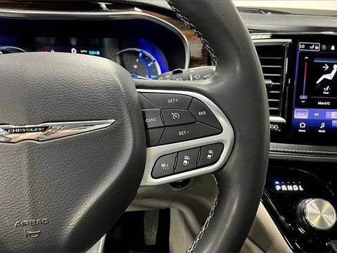 Used 2023 Chrysler Pacifica Limited image 13