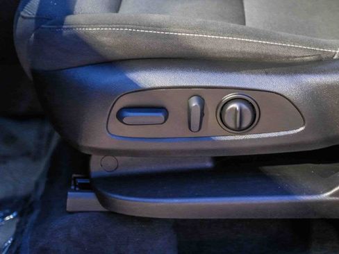 Used 2023 Chevrolet Traverse LT FWD image 24