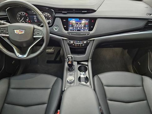 New 2025 Cadillac XT6 Luxury image 13