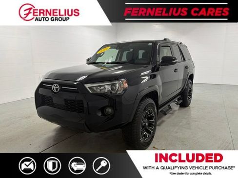 Used 2022 Toyota 4Runner SR5 Premium w/ Moonroof Package AWD/4WD image 3