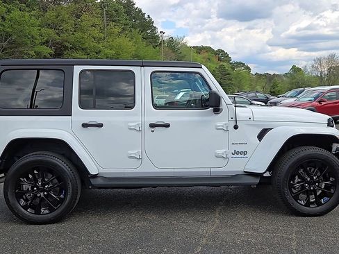 Used 2023 Jeep Wrangler Unlimited Sahara w/ Dual Top Group AWD/4WD image 9