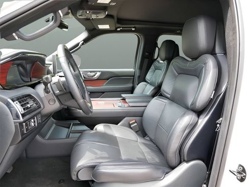 Used 2024 Lincoln Navigator L Reserve AWD/4WD image 10