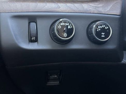 Used 2018 Cadillac Escalade Premium Luxury image 23