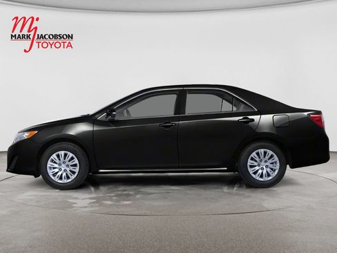 Used 2012 Toyota Camry FWD image 4