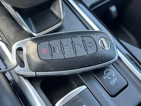 Used 2025 Nissan Pathfinder SV FWD image 21