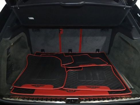 Used 2022 Bentley Bentayga image 35