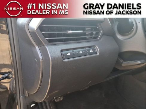 Used 2024 Nissan Altima 2.5 S FWD image 12