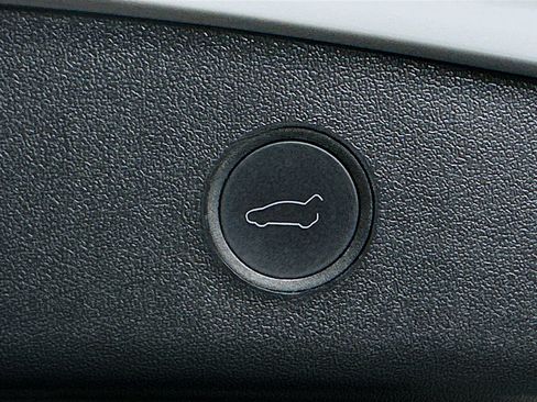 Used 2023 Tesla Model 3 Standard Range image 29